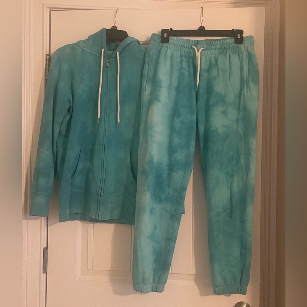 Gap turquoise tie-dye Sweatsuite size S.
